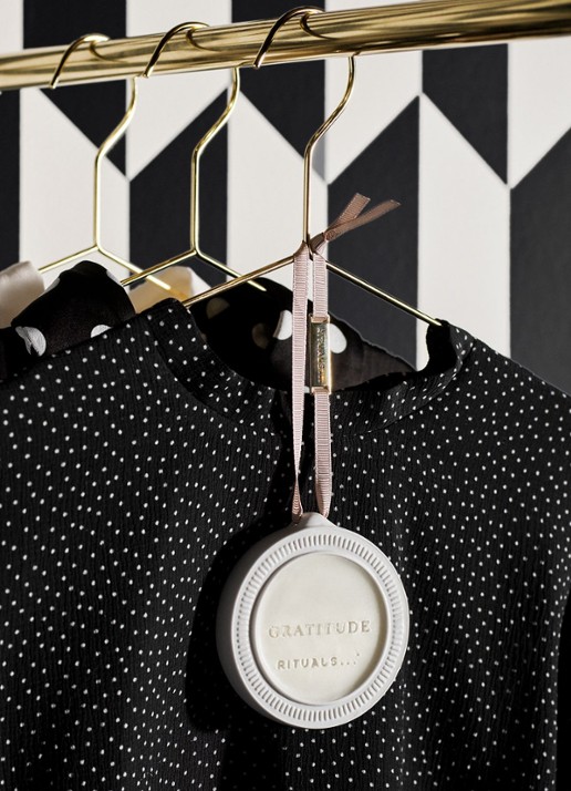 Rituals Gratitude Wardrobe Fragrance - kledingparfum - detail 3 beige