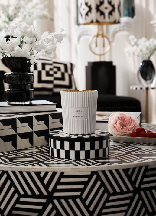 Rituals Love Scented Candle - geurkaars 360 gram - detail 5 undefined