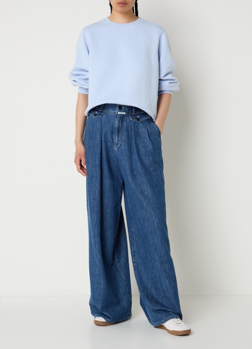 River Woods Sweater met borduring - voorkant 2 lichtblauw