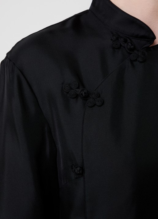 Róhe Blouse van zijde met overslag - detail 2 zwart