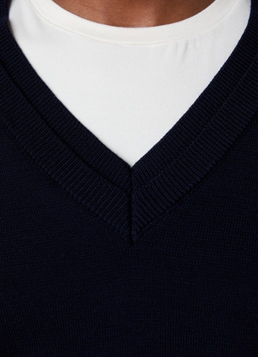 Róhe Fijngebreide trui van wol met V-hals - detail 4 donkerblauw