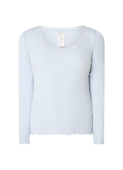 Rosemunde Babette longsleeve in zijdeblend met details van kant - voorkant 3 lichtblauw