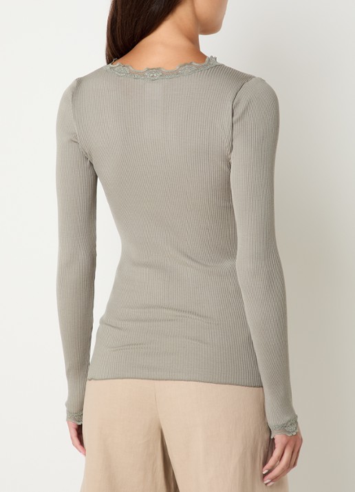 Rosemunde Babette longsleeve in zijdeblend met kant - achterkant 2 lindegroen