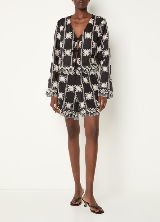 ROUGE EDIT Rounala blouse met gestrikt detail en borduring - voorkant 3 zwart