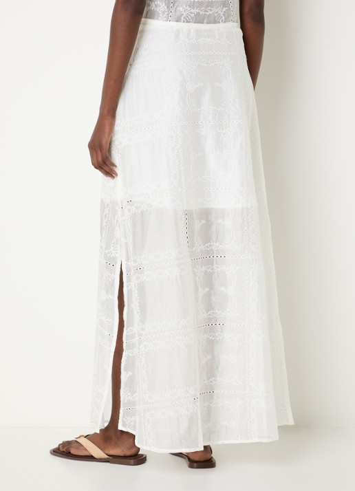ROUGE EDIT Semi-transparante maxi rok met broderie en split - achterkant 3 gebroken wit