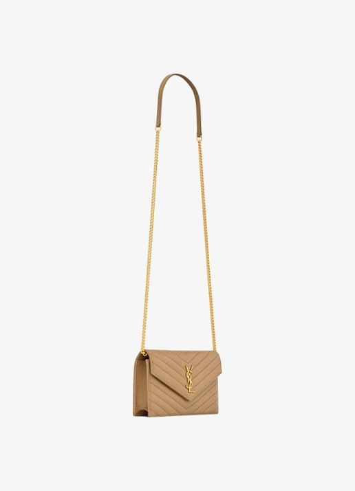 Saint Laurent Cassandre Envelope clutch van lamsleer met afneembare schouderriem - detail beige
