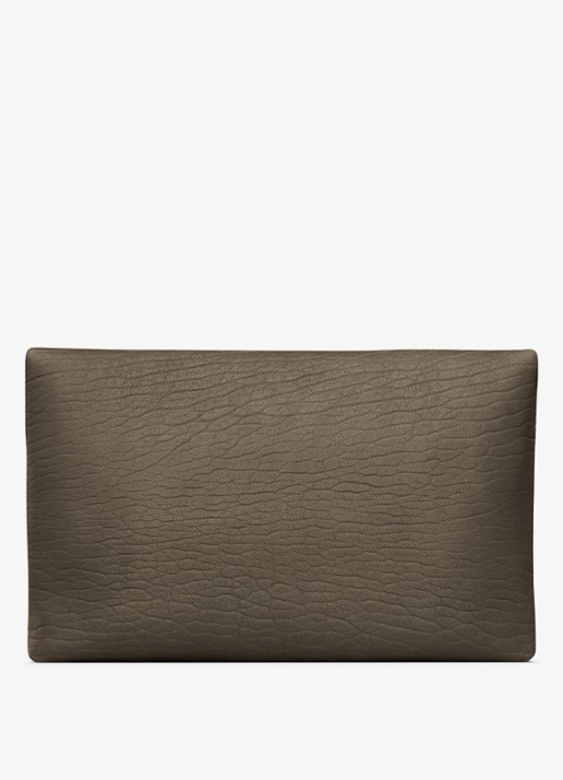 Saint Laurent Cassandre Large clutch van lamsleer - detail 2 bronsgroen