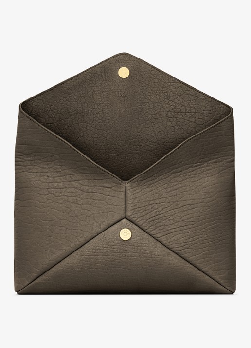 Saint Laurent Cassandre Large clutch van lamsleer - detail 4 bronsgroen