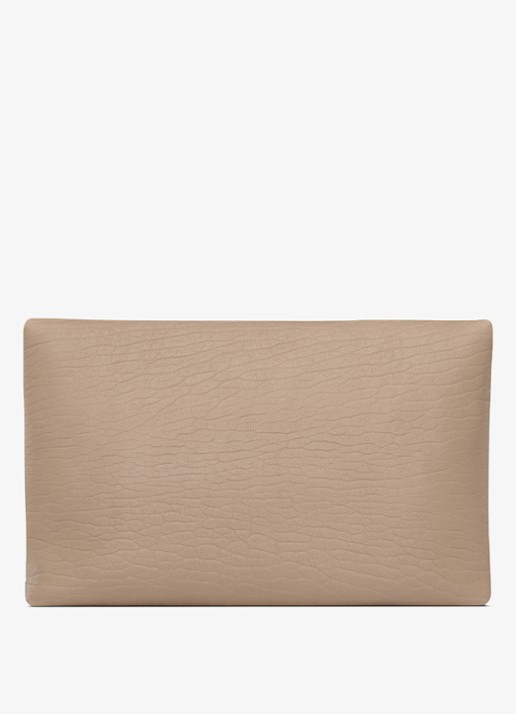 Saint Laurent Cassandre Large clutch van lamsleer - achterkant 2 lichtbruin