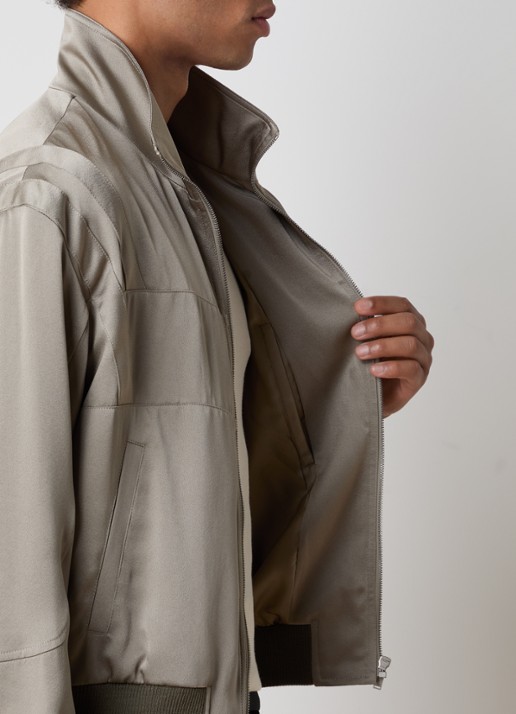 Saint Laurent Teddy bomberjack van satijn met steekzakken - detail 5 khaki