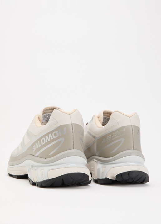 Salomon XT-6 sneaker met mesh details en metallic finish - achterkant beige