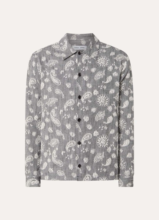 SAMSØE SAMSØE Castor overshirt met paisley dessin - voorkant grijs