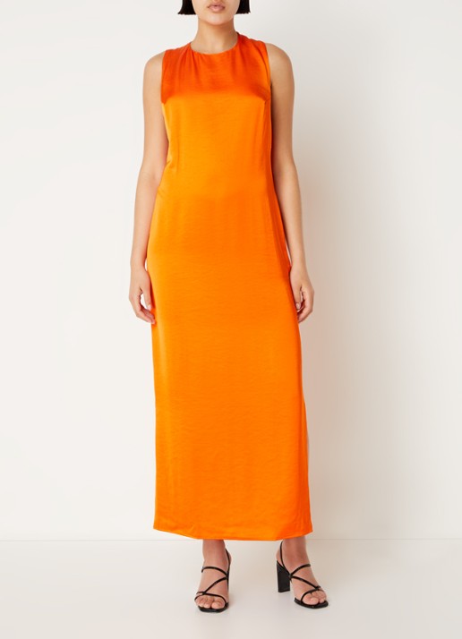 SAMSØE SAMSØE Ellie mouwloze maxi jurk van satijn met split - detail 3 orange