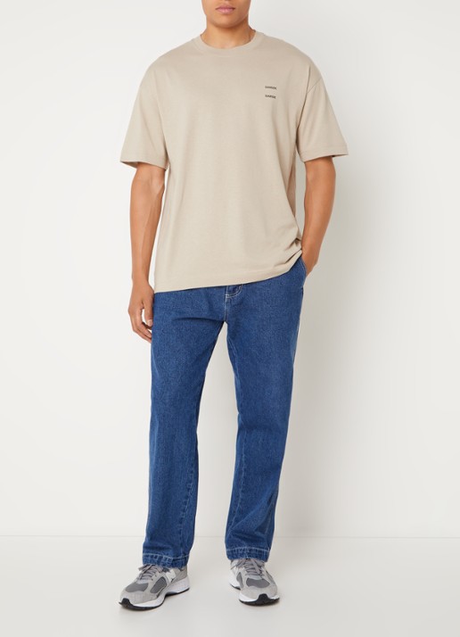 SAMSØE SAMSØE Joel T-shirt met logo - voorkant 2 donkerbeige