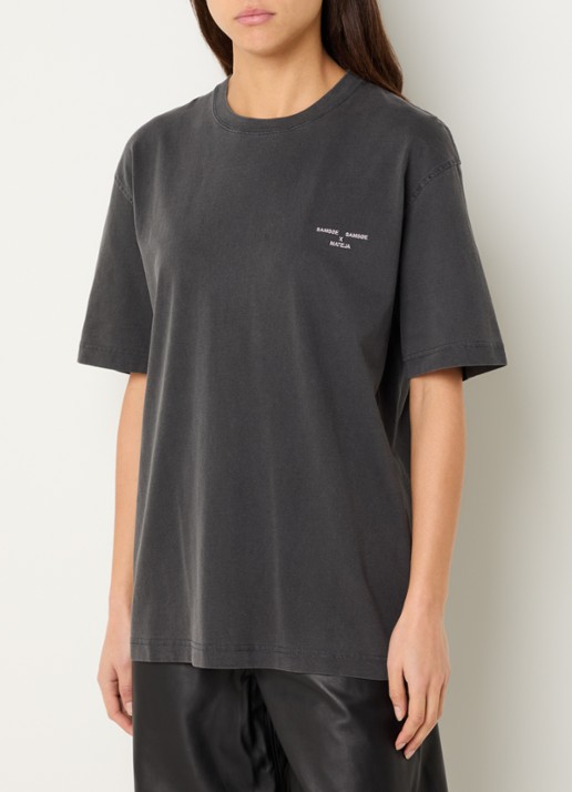 SAMSØE SAMSØE Ragnar T-shirt met logo- en backprint - achterkant 2 donkergrijs