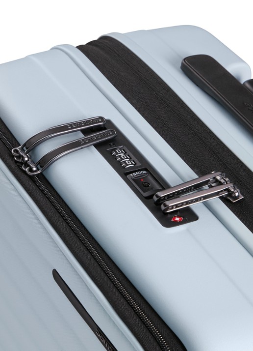 Samsonite Restackd spinner 55 cm - detail glacier / lichtblauw