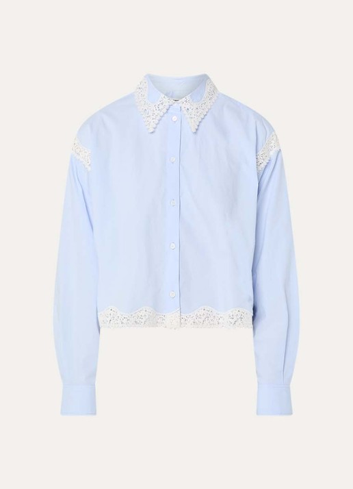 Sandro Blouse met details van kant - voorkant lichtblauw