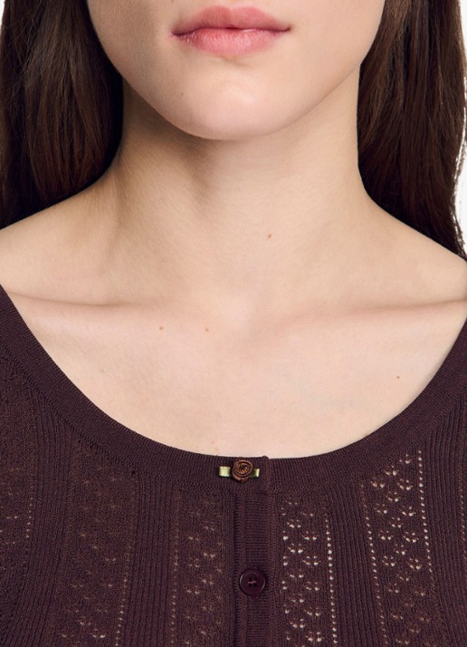 Sandro Fijngebreide crop top met opengewerkt dessin en knoopdetail - detail 6 bruin