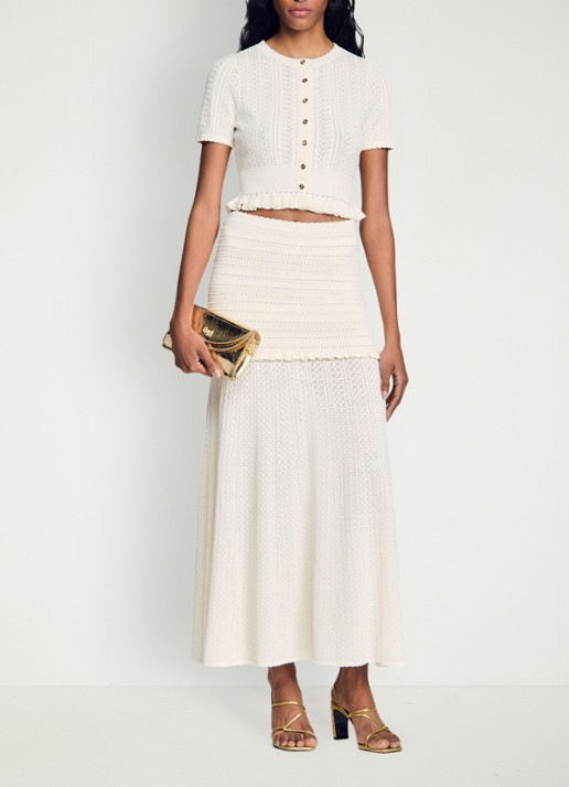 Sandro Fijngebreide crop top met opengewerkt dessin en knoopdetail - voorkant 2 beige