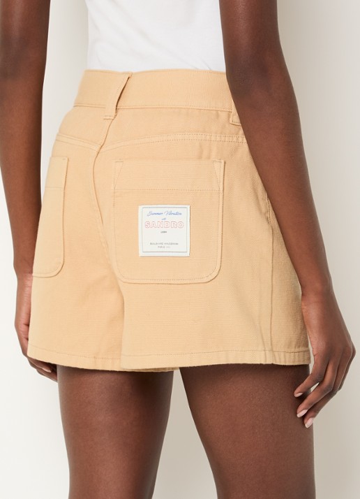 Sandro High waist straight fit korte broek met opgestikte zakken - achterkant camel