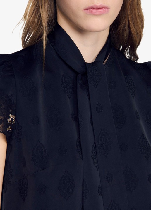 Sandro Top met strikkraag en details van kant - detail 6 black / zwart
