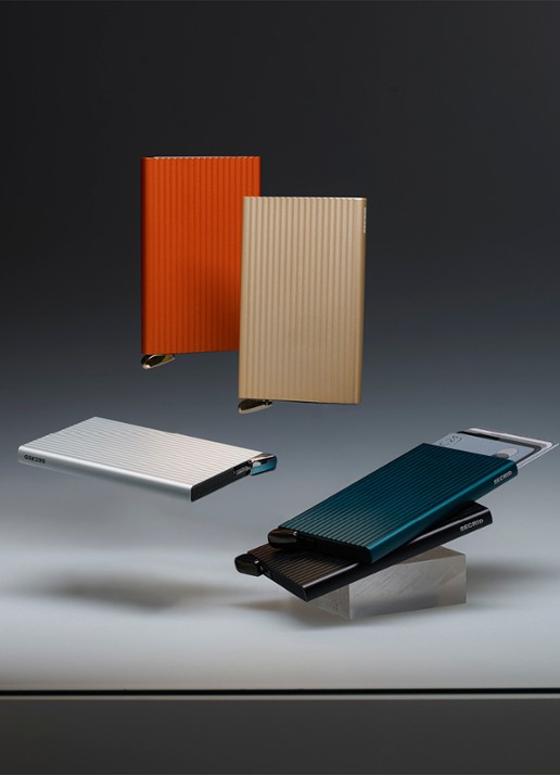 Secrid Cardprotector+ pasjeshouder van aluminium - detail 6 creme