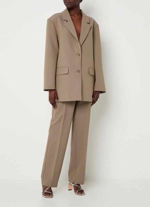 Selected Femme Vinnie oversized blazer met klepzakken  - voorkant 3 donker beige