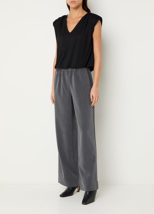 Selected Mira mouwloze top met schoudervulling - voorkant 4 zwart