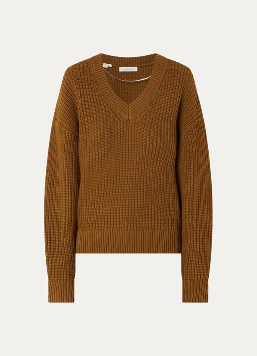 Selected Selma grofgebreide trui met V-hals - voorkant 2 cognac