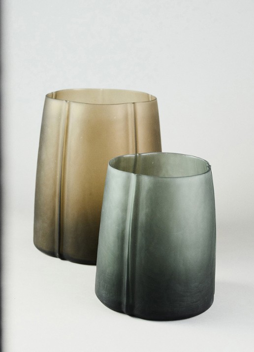 Serax 04 Gevormde vaas van mondgeblazen glas 22.5 cm - voorkant 2 bruin