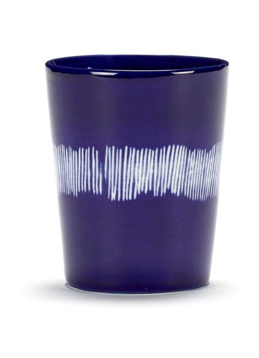 Serax FEAST Lapis Lazuli Swirl-Stripes theekop 33 cl - voorkant donkerblauw