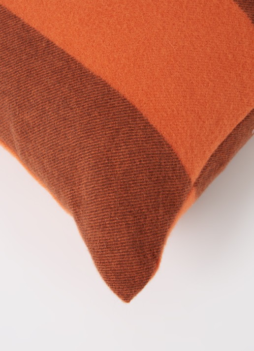 Silkeborg Uldspinderi The Sweater sierkussen 50 x 70 cm - detail 3 orange