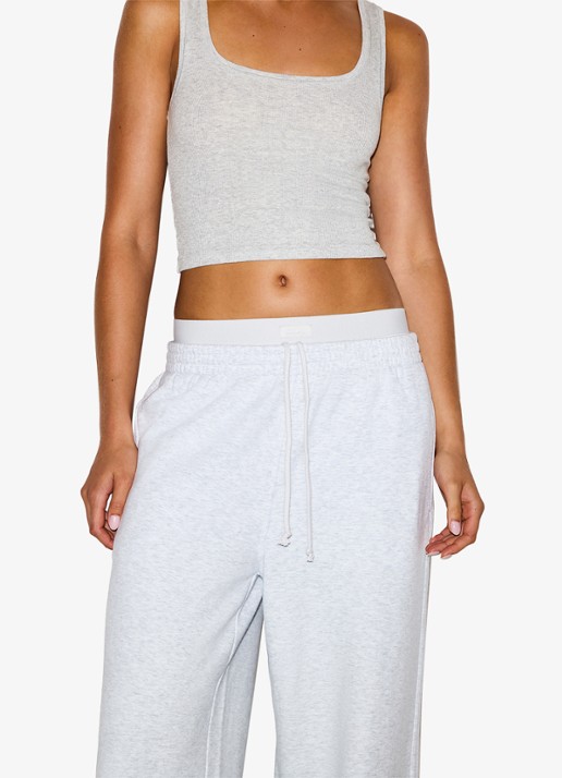 SKIMS Cotton Fleece high waist wide fit joggingbroek met logoband - detail 2 lichtgrijs