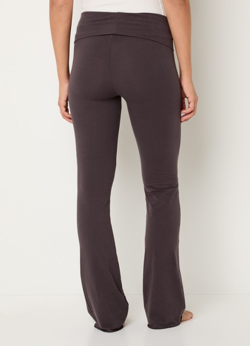 SKIMS Cotton Jersey Foldover mid waist flared fit loungebroek  - achterkant 2 taupe