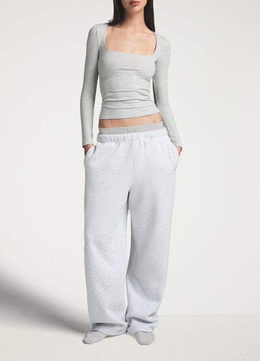 SKIMS Cotton Jersey longsleeve met rechthoekige hals - voorkant 3 lichtgrijs