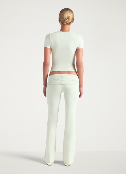 SKIMS Cotton Jersey mid waist straight fit loungebroek - achterkant lichtgroen
