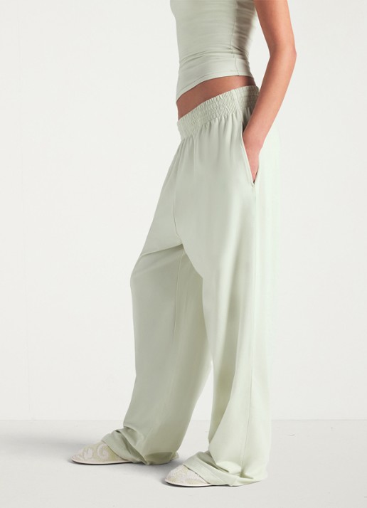SKIMS Cotton Jersey mid waist wide fit loungebroek met steekzakken - detail 2 lichtgroen
