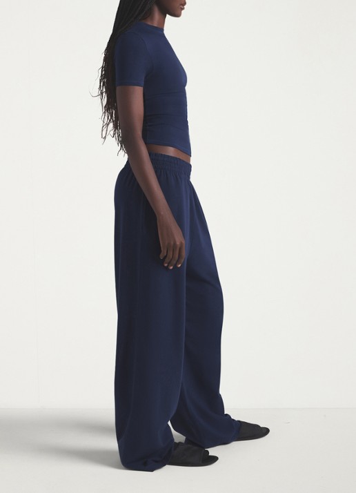 SKIMS Cotton Jersey mid waist wide fit loungebroek met steekzakken - detail 5 donkerblauw