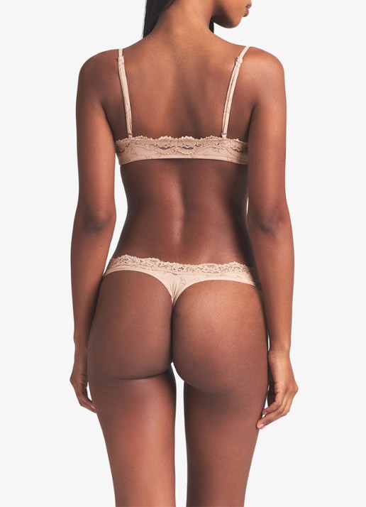 SKIMS Fits Everybody Lace slip met print en kant - achterkant 4 mica sketched hearts