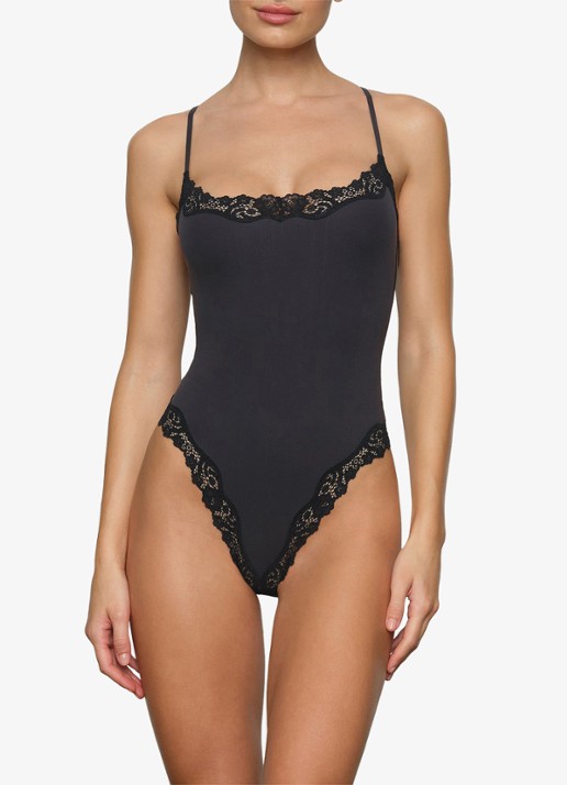 SKIMS Fits Everybody Lace stringbody  - voorkant 3 zwart