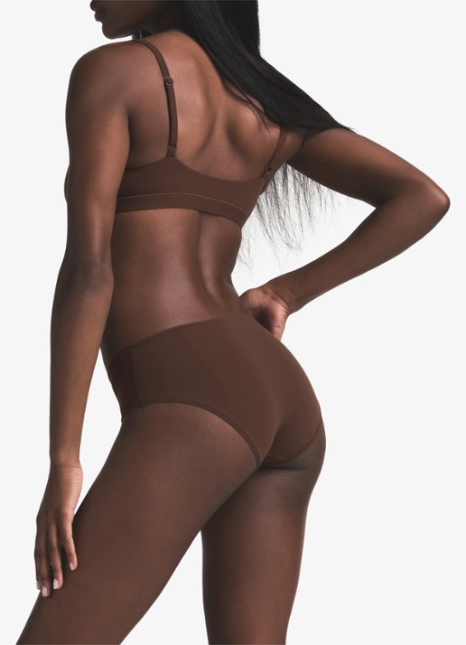SKIMS Fits Everybody slip - achterkant 2 chocoladebruin