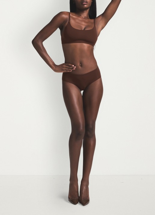 SKIMS Fits Everybody slip - voorkant 4 chocoladebruin
