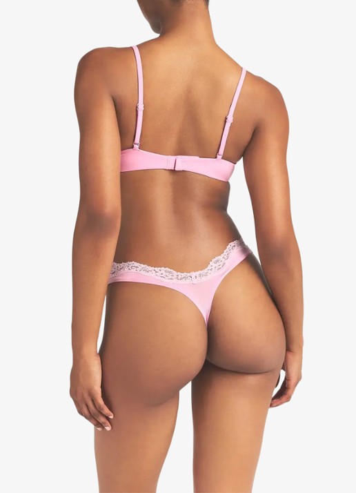 SKIMS Fits Everybody string met details van kant  - achterkant 2 roze
