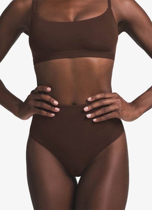 SKIMS Fits Everybody string - detail 3 chocoladebruin