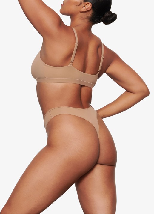 SKIMS Fits Everybody string - detail 4 beige