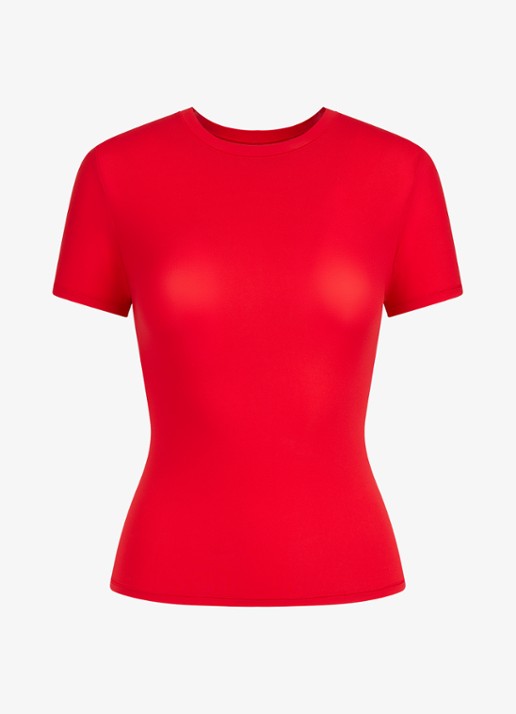 SKIMS Fits Everybody T-shirt met ronde hals - voorkant 2 cherry