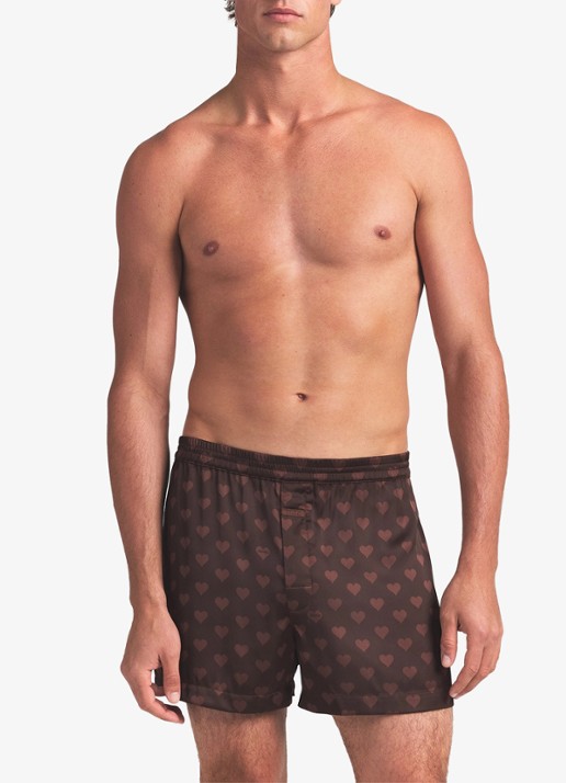 SKIMS Sateen Sleep boxershorts met print - detail 3 cocoa heart halfdrop