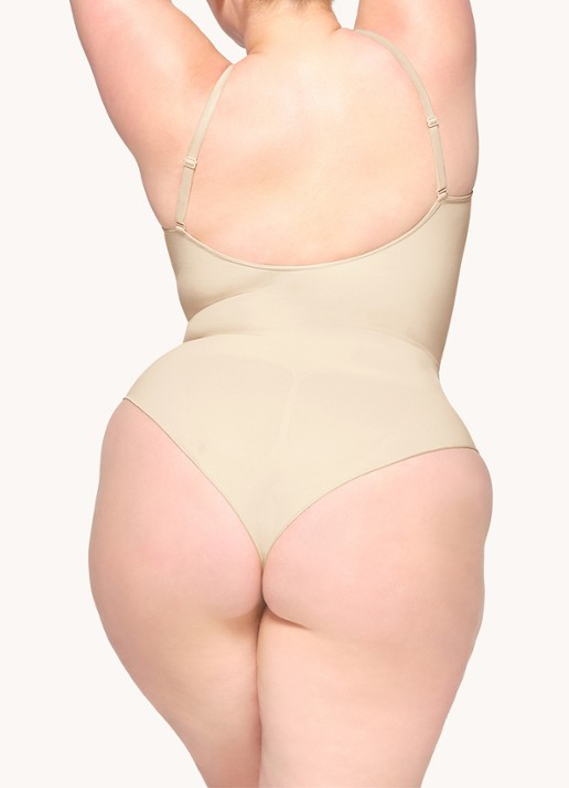 SKIMS Seamless Sculpt corrigerende body met plooidetail - achterkant 4 zand