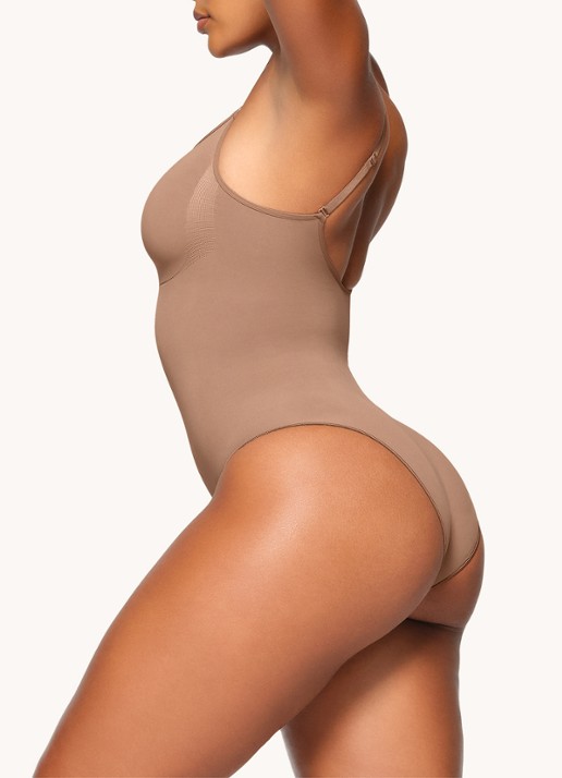 SKIMS Seamless Sculpt corrigerende body met plooidetail - detail lichtbruin