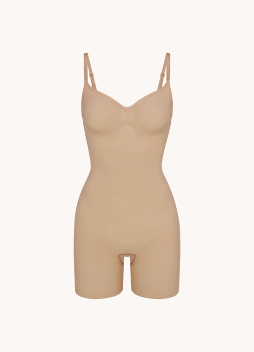 SKIMS Seamless Sculpt corrigerende body met plooidetail - voorkant 3 beige